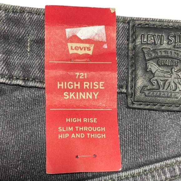 NWT Levi’s 721 High-Rise Skinny Distressed Black Jeans Size 26 x 32 - Picture 4 of 7